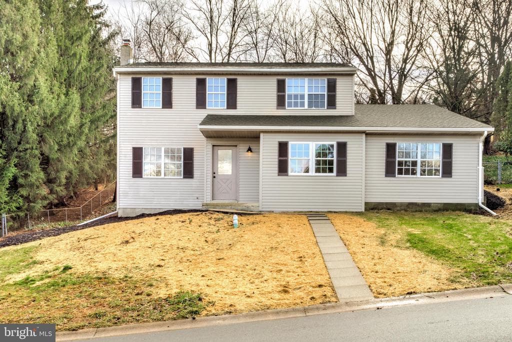 737 Ferndale Road photo 1