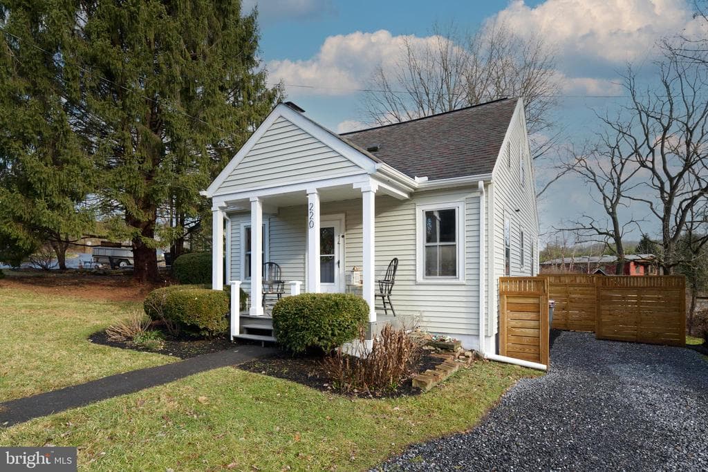 220 Shady Drive photo 1
