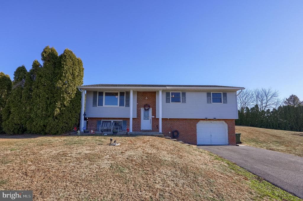 202 Redwood Lane photo 1