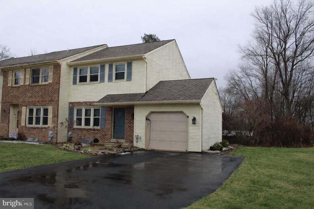 223 Sulky Way photo 1