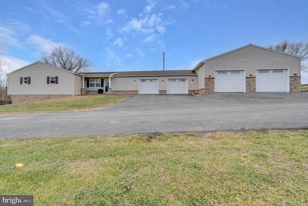 60 Armory Drive photo 1