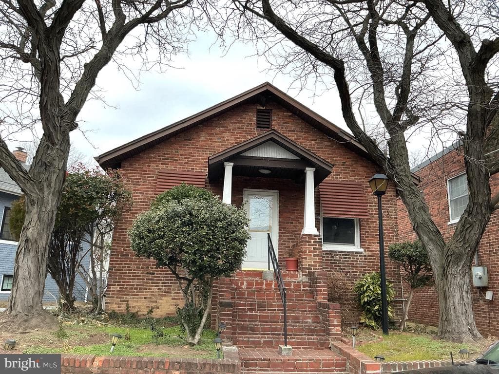 520 E Mount Ida Avenue photo 1
