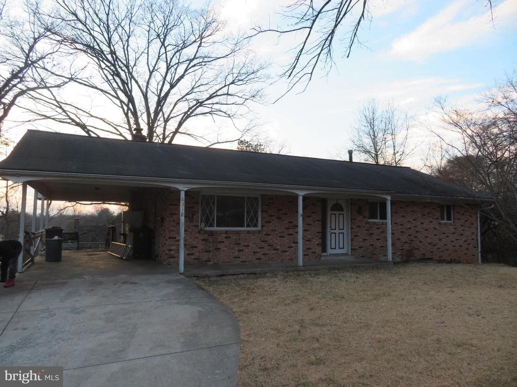 6318 Barrs Lane photo 1