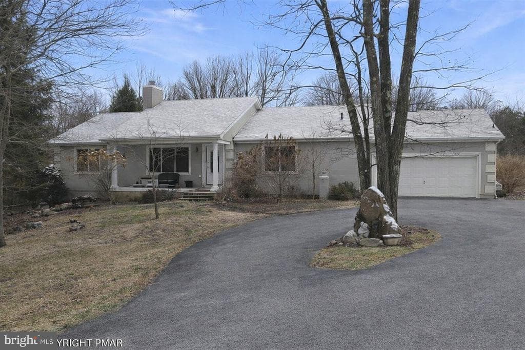 130 Brittany Drive photo 1