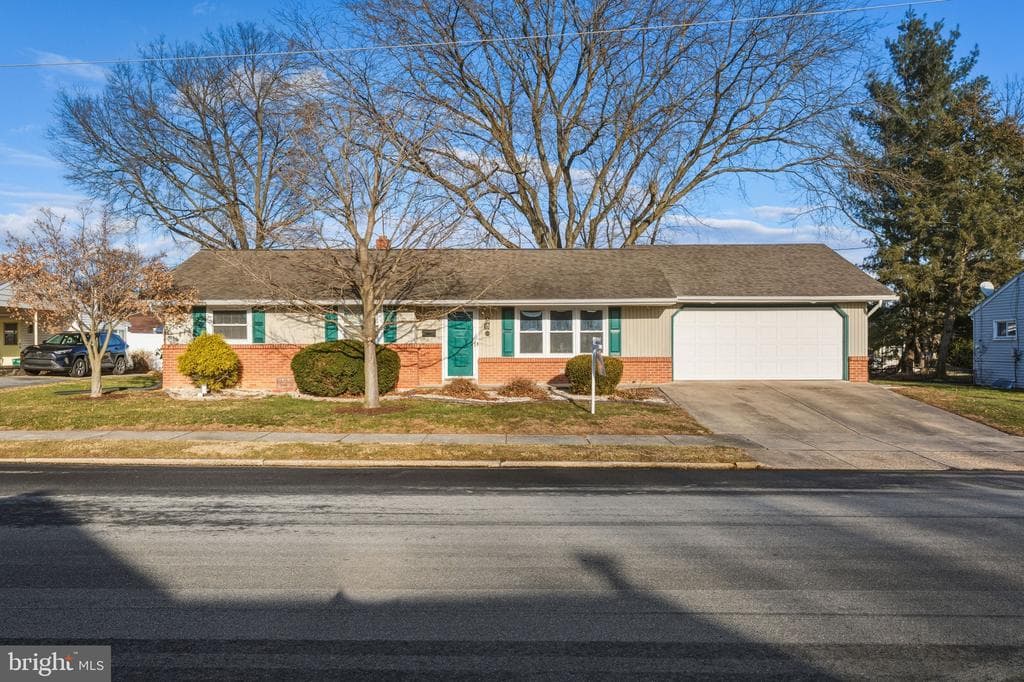 209 N Laurel Street photo 1