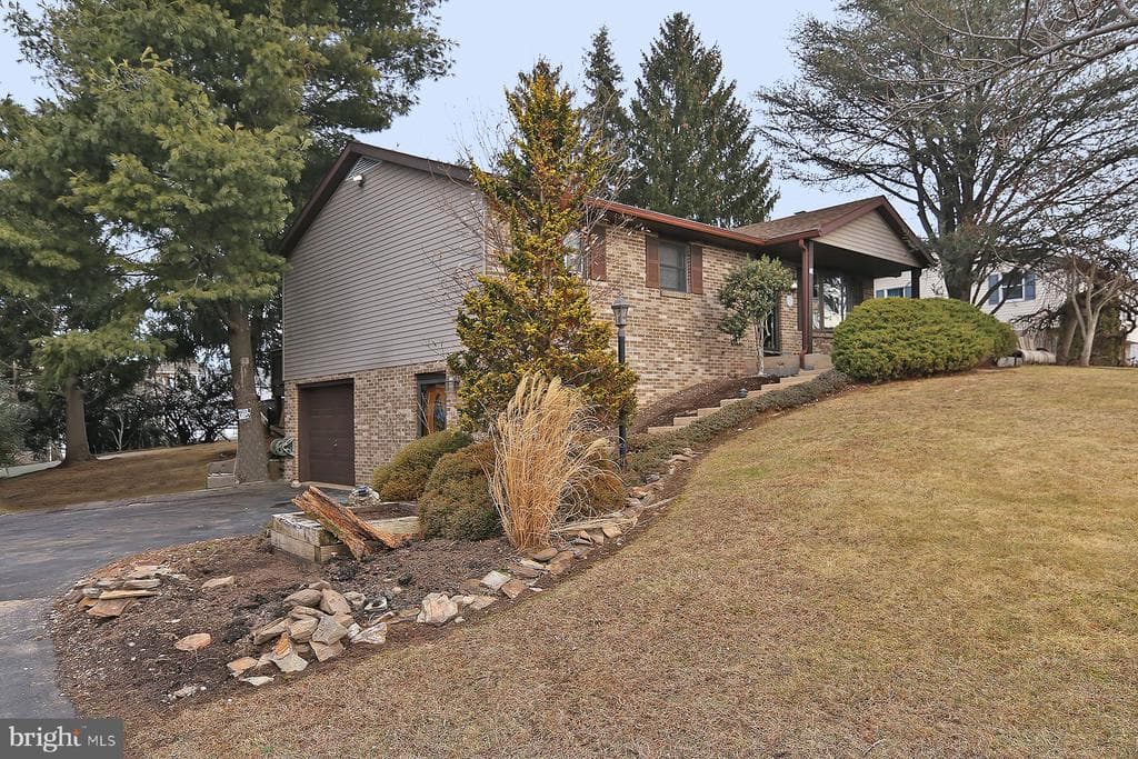 402 Birch Lane photo 1