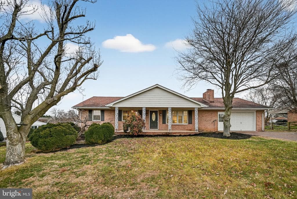 10611 Oaktree Circle photo 1