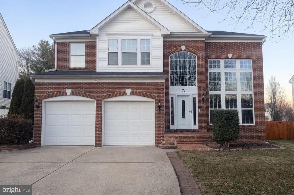 74 Newbury Drive photo 1