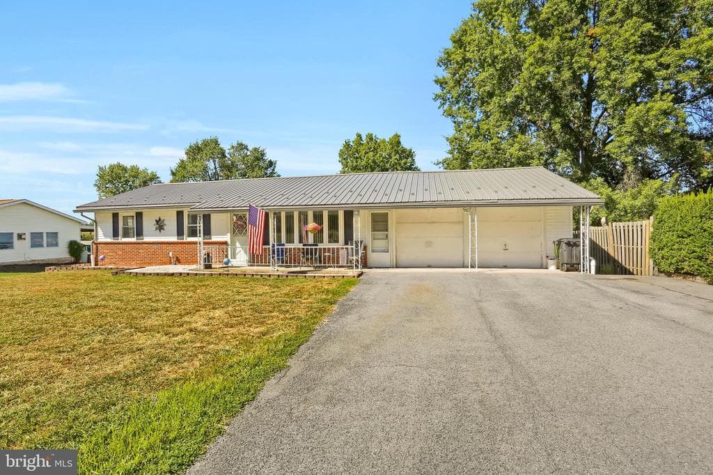 145 E Vickie Lane photo 1