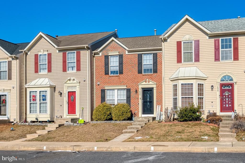 456 Rose Way photo 1