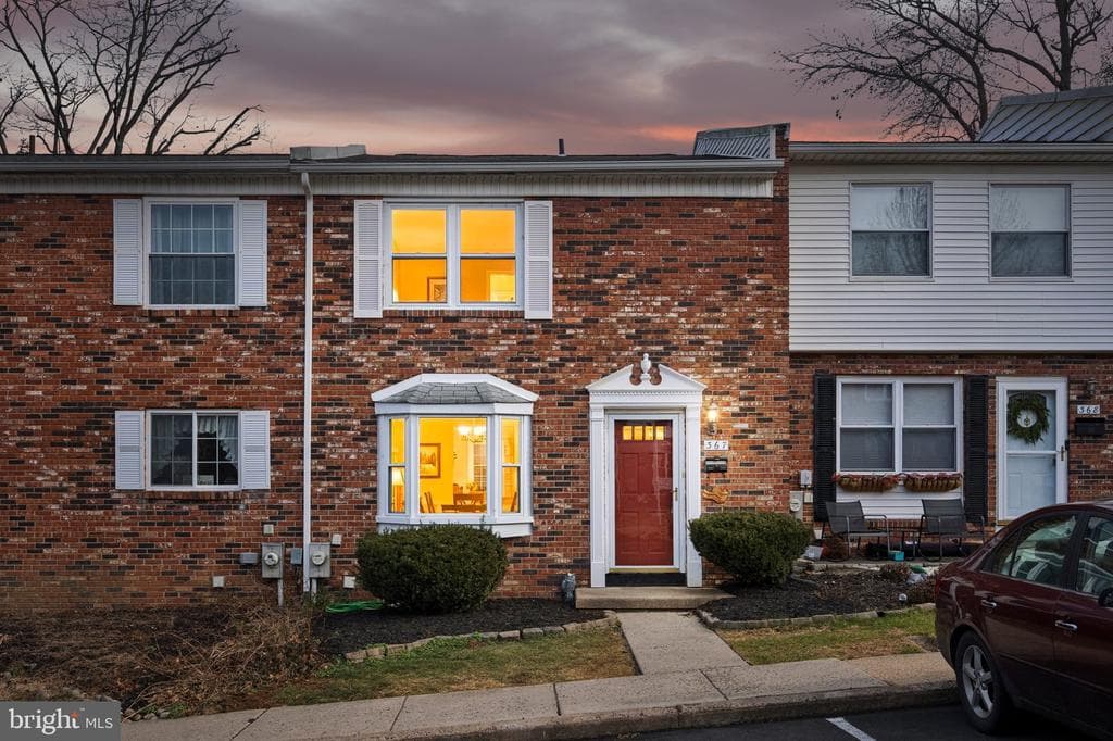 367 Dartmouth Court photo 1
