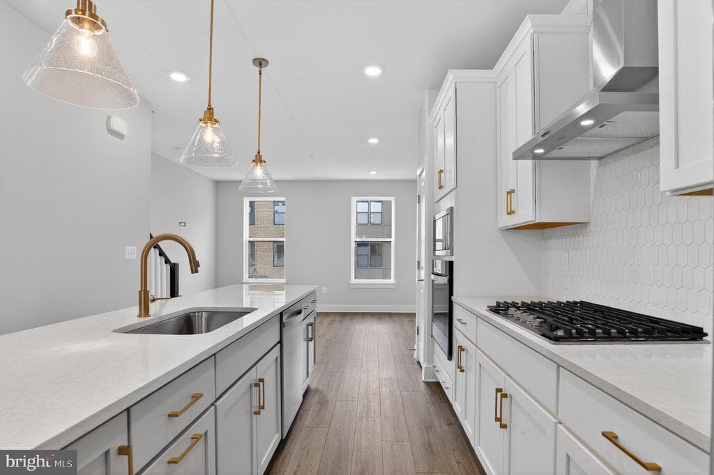 2727 Light Street photo 1