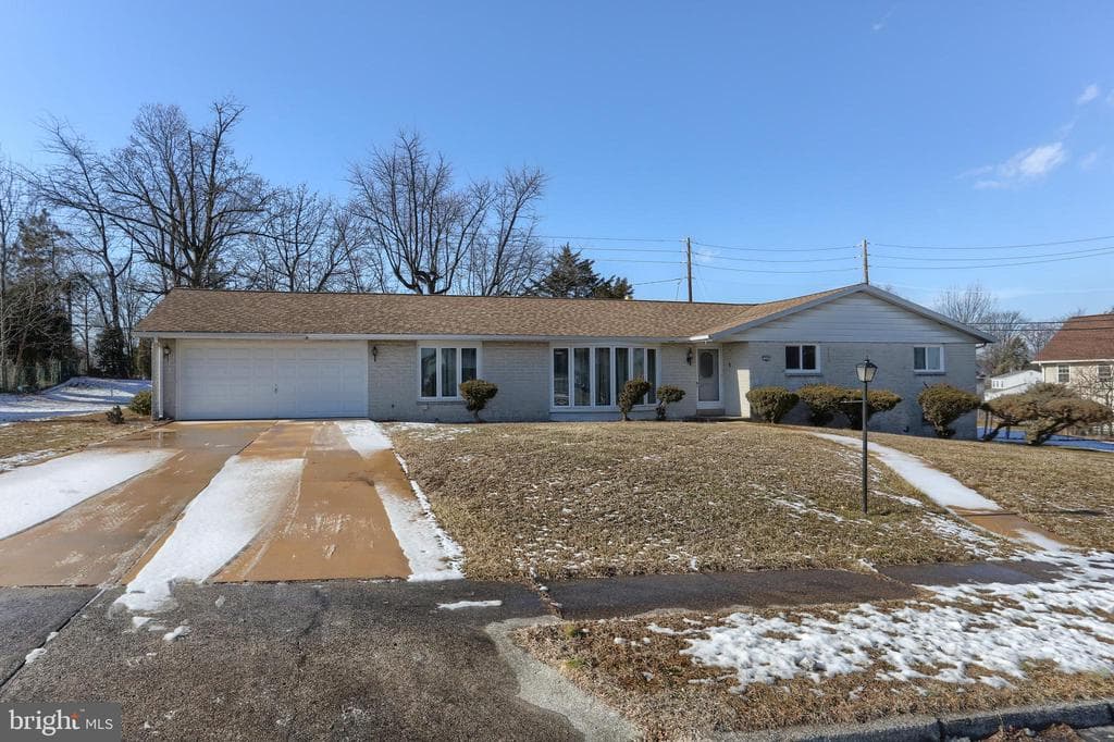 300 Eddington Avenue photo 1