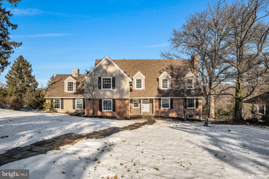 1059 Hillside Drive photo 1