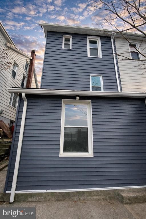 253 E Abbott photo 1