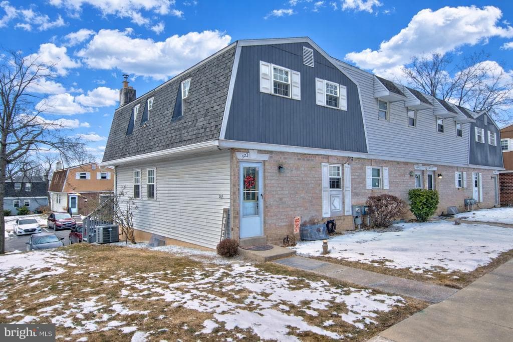 523 Village Lane photo 1