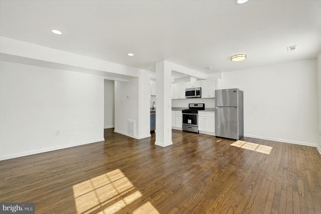 541 W Diamond Avenue #22 photo 1