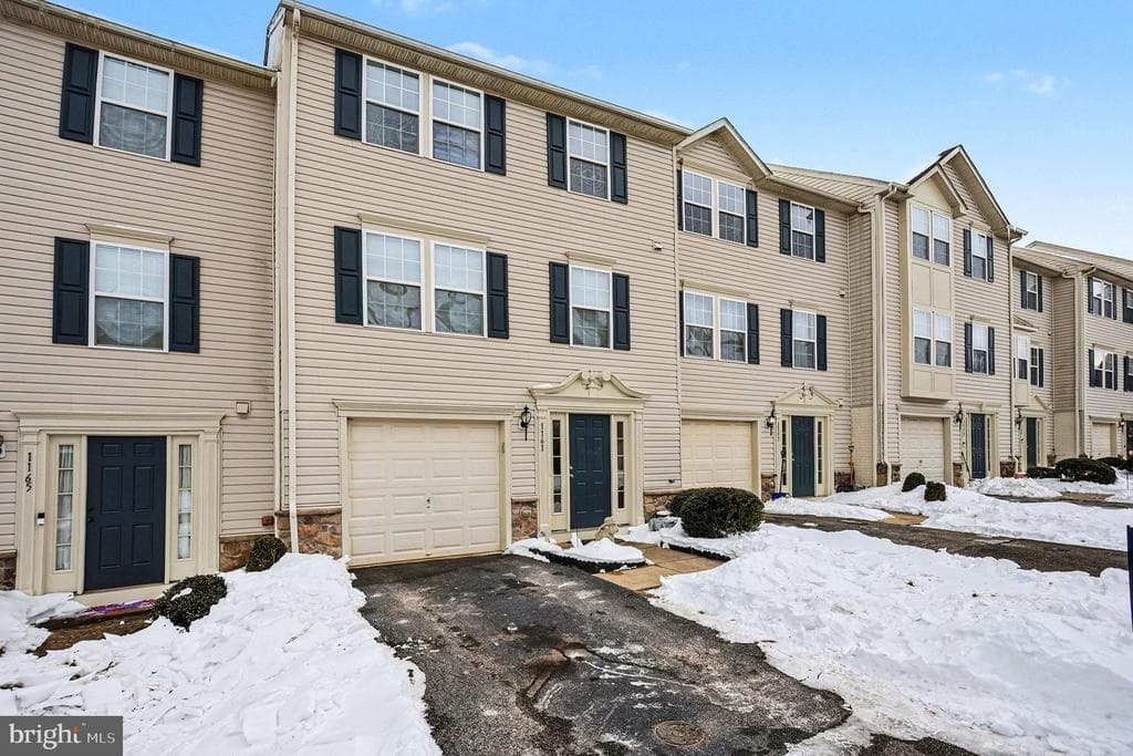 1161 Blue Bird Lane photo 1
