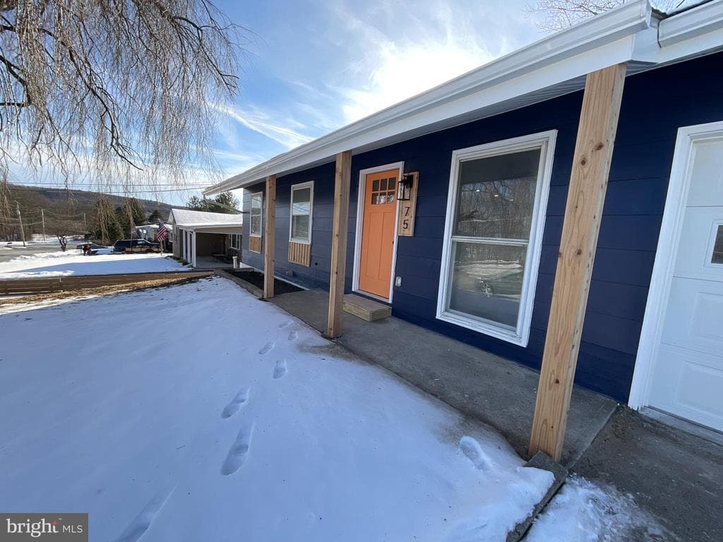 75 Center Road photo 1