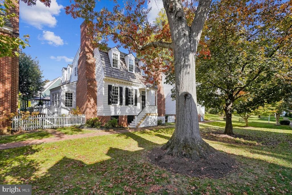 9896 Palace Green Way photo 1