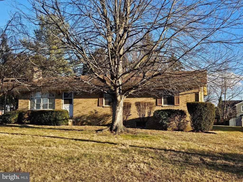 5078 Laura Drive photo 1