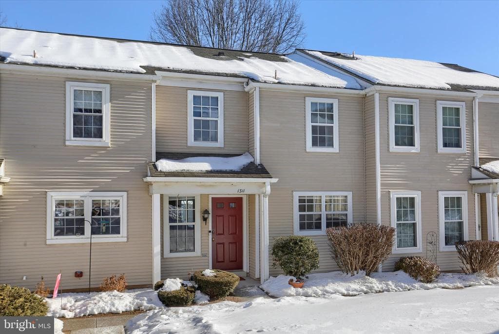1311 Cambridge Court photo 1