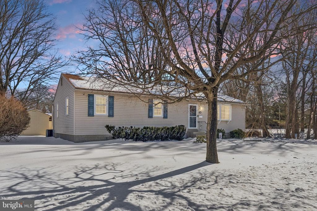 404 Enfield Road photo 1