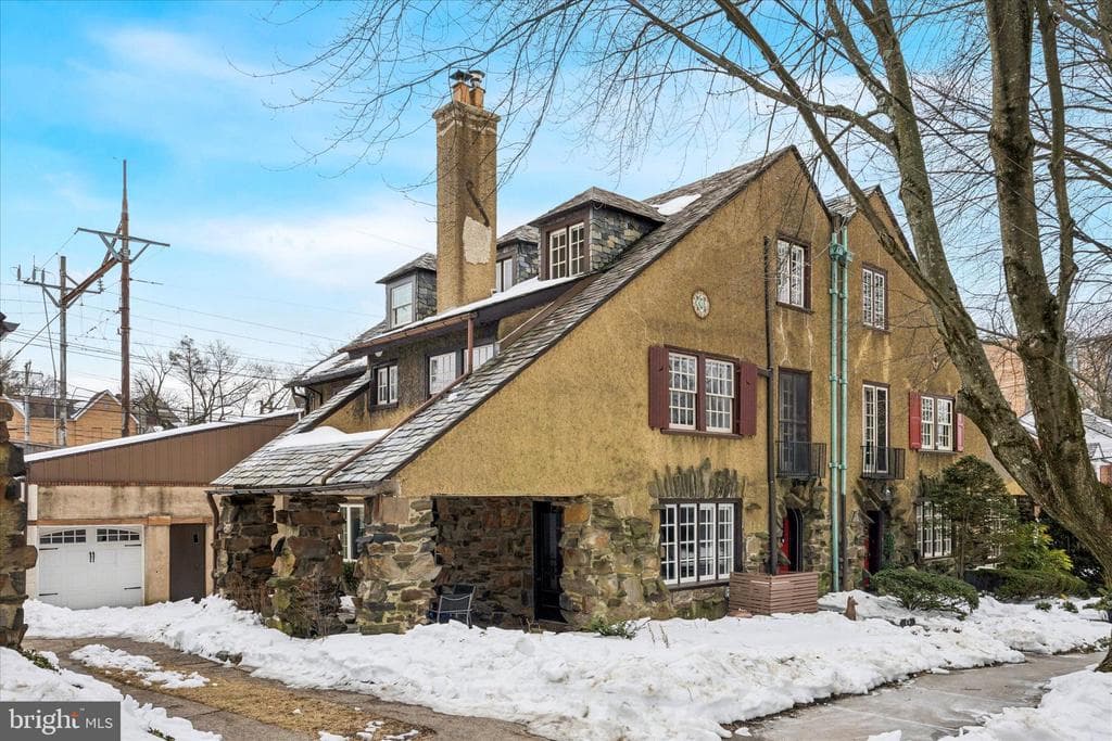 34 Hilltop Road photo 1