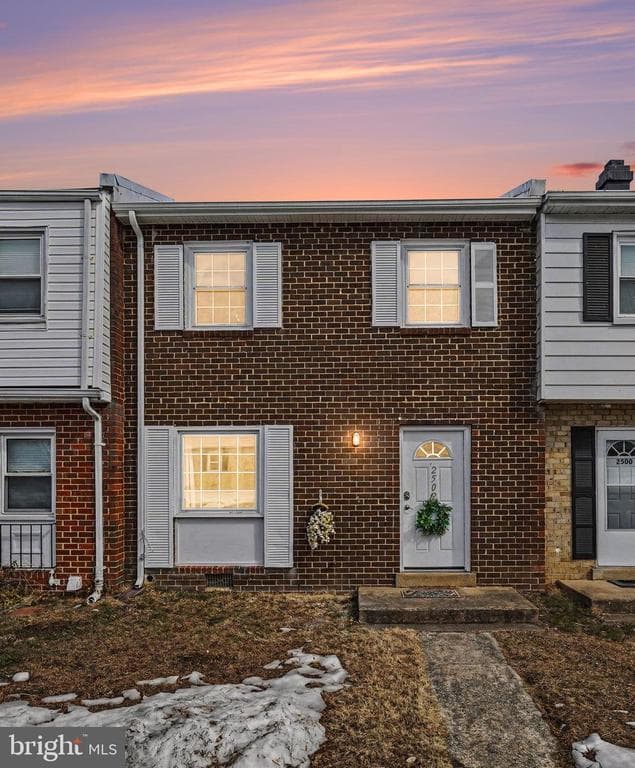 2502 Sedgewick Place photo 1