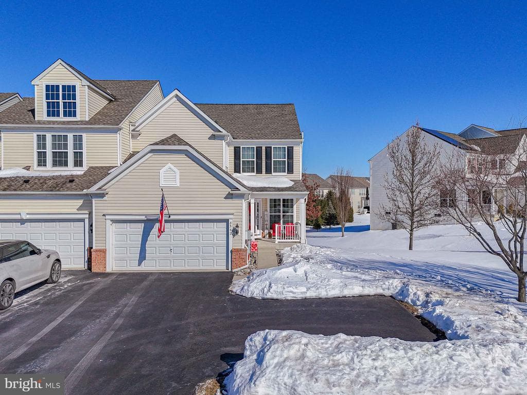 8542 Mayfair Court photo 1