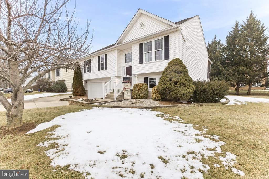 1 Walnut Pond Court photo 1