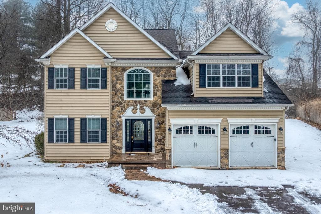 88 Shady Lane photo 1
