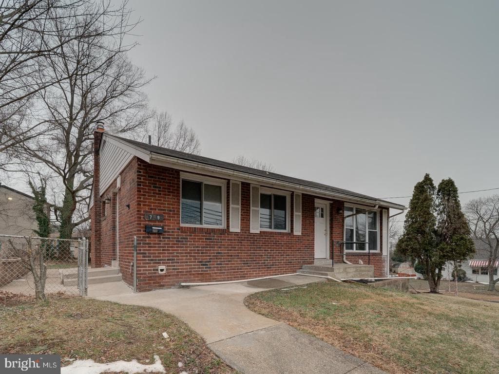 709 Marcy Avenue photo 1