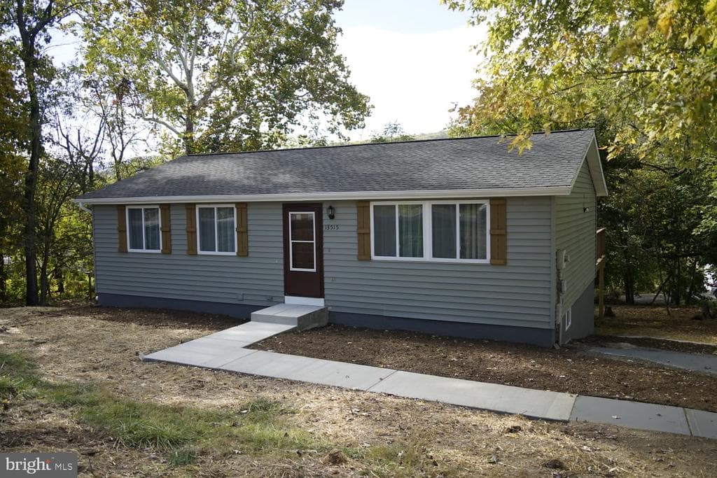 13515 Primrose Street photo 1