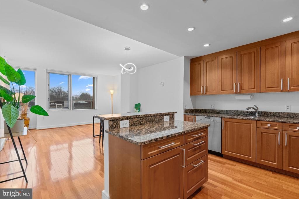6820 Wisconsin Avenue #4003 photo 1