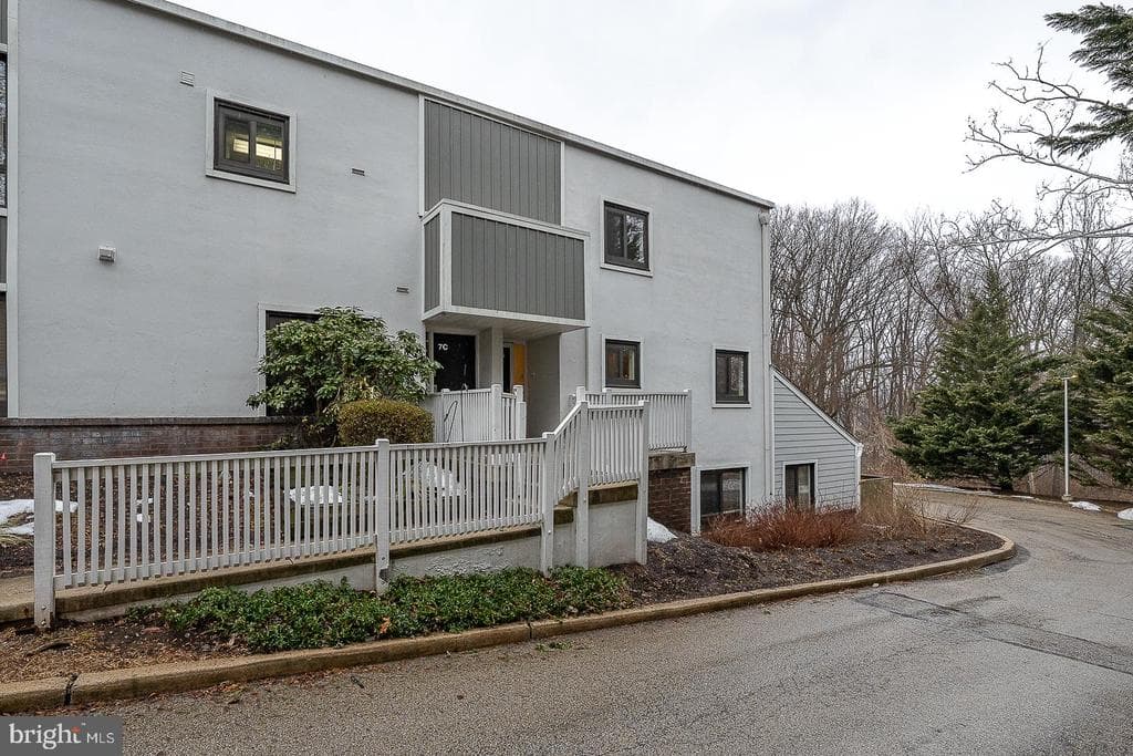 1750 Oakwood Terrace #7d photo 1