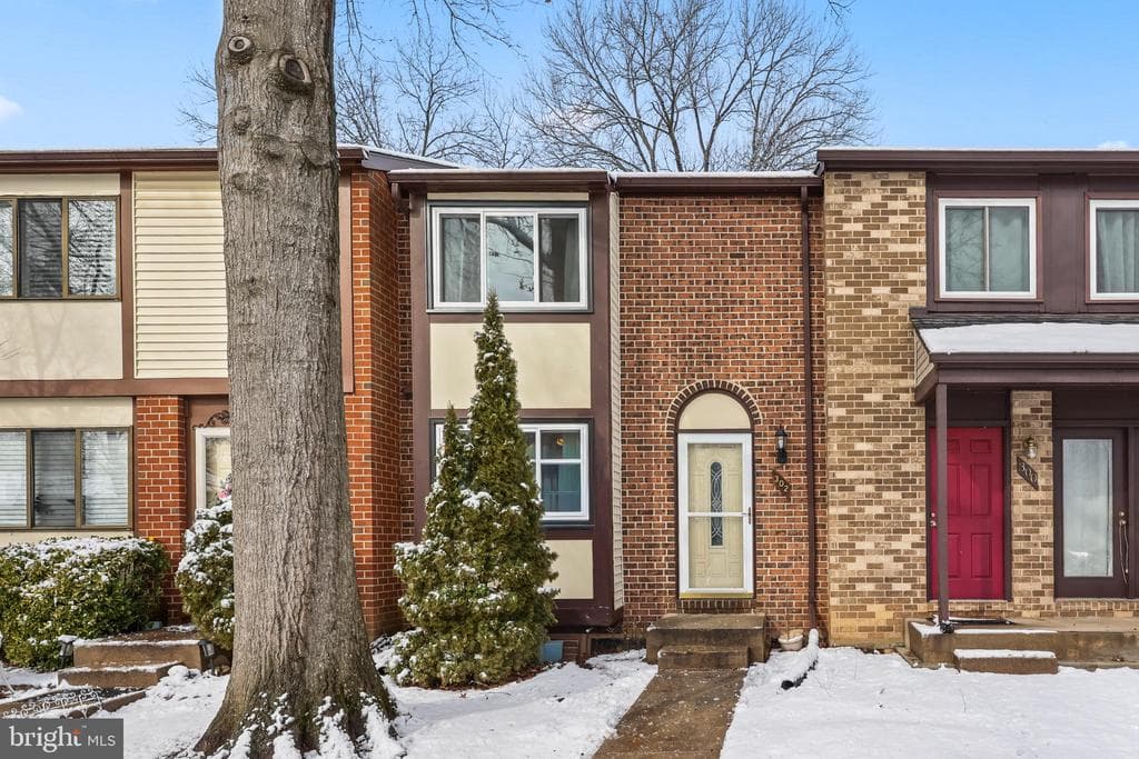 302 Giles Place photo 1