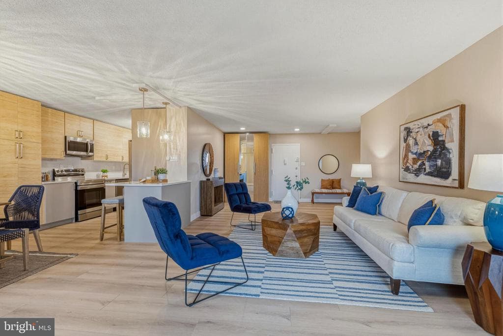 309 Yoakum Parkway #1003 photo 1