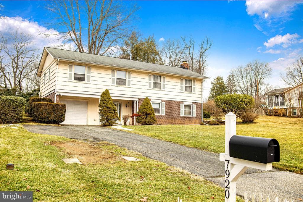 7920 Helmart Drive photo 1