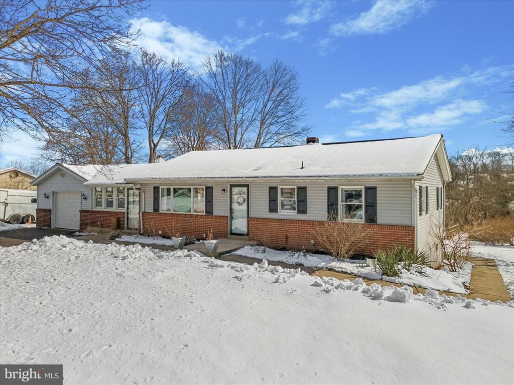 360 Maple Avenue photo 1