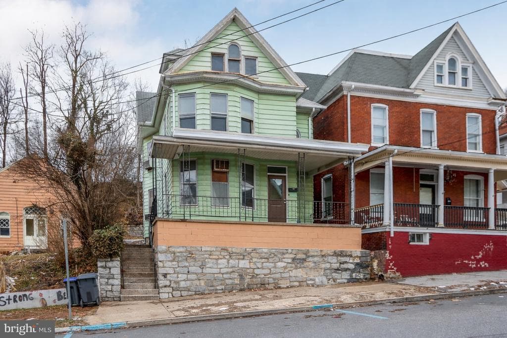 221 Pine Street photo 1
