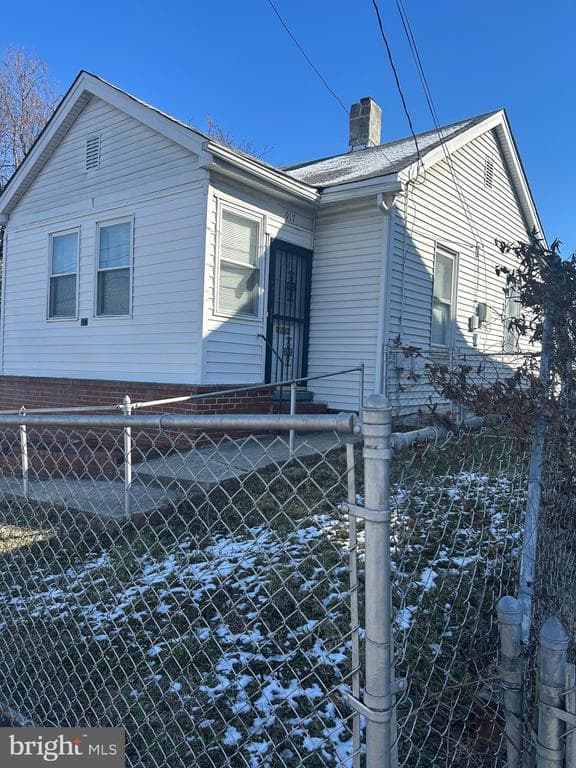 917 47th Place NE photo 1