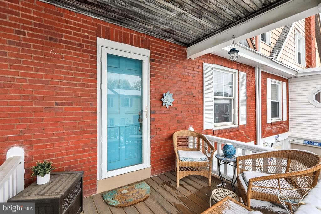 564 Marshall Avenue photo 1