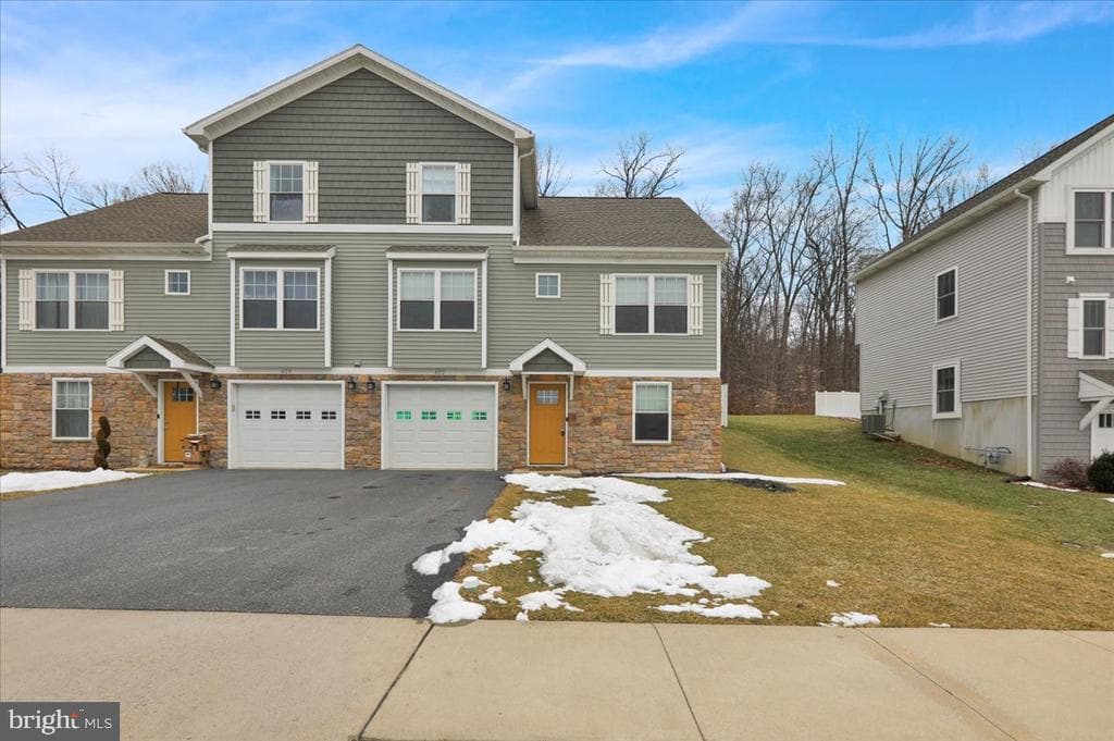 422 Smokering Drive photo 1