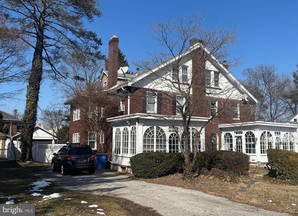 523 Country Club Road photo 1
