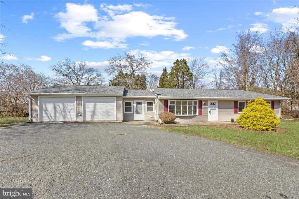 7390 Patrick Road photo 1