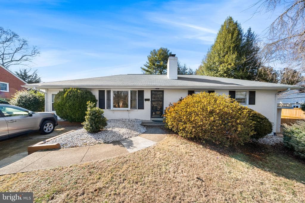 1806 Lansing Court photo 1