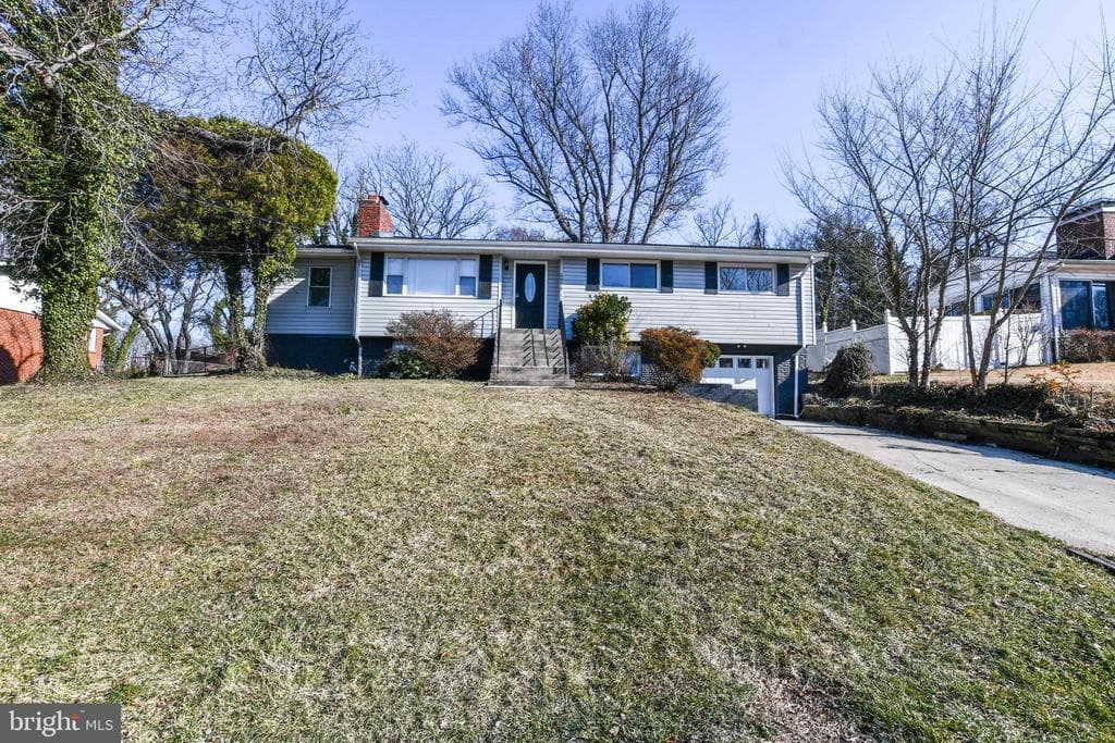 6008 Middleton Lane photo 1