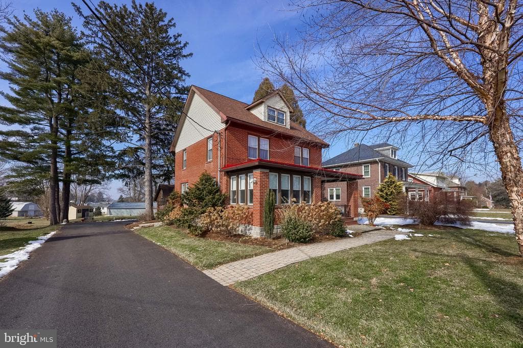 32 Greenfield Road photo 1