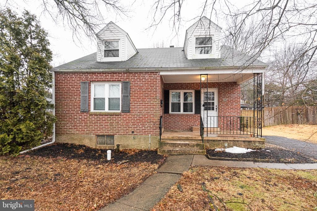 654 Mervine Street photo 1
